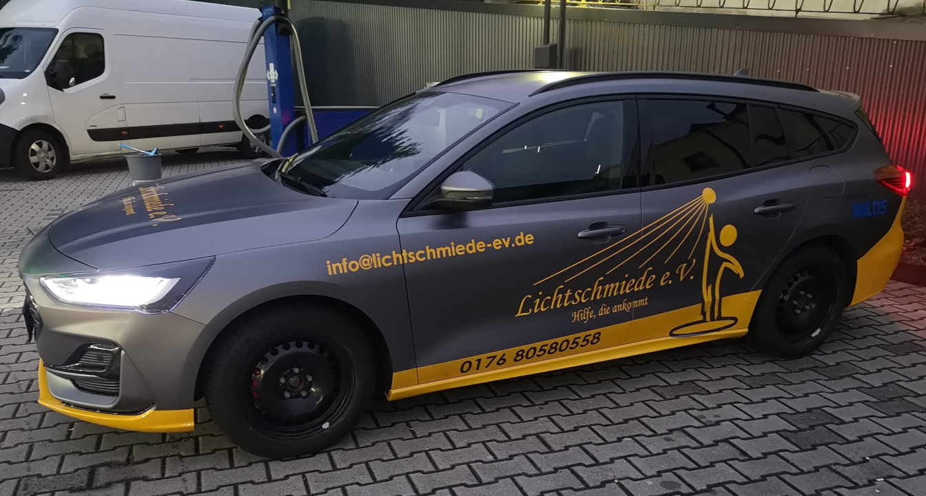 Unser frisch foliertes Vereinsauto